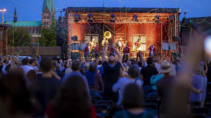 Große Open Air Bühne auf der Lübecker Kulturwerft Gollan, Foto: Felix König