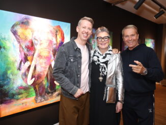 Künstlerin Manuela Rathje mit den TV Lieblingen Andre Schuenke und Hinnerk Baumgarten / Foto: Wallocha